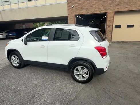 Used 2022 Chevrolet Trax LT w/ LT Convenience Package AWD/4WD image 10