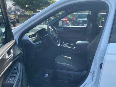 New 2025 Jeep Grand Cherokee L Altitude image 15