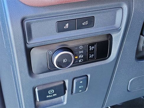 Used 2024 Ford Expedition Limited image 27