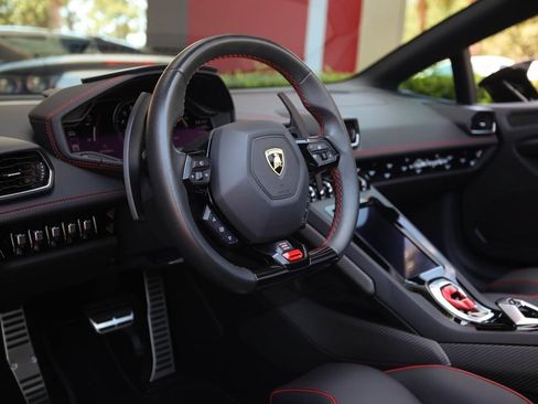 Used 2020 Lamborghini Huracan EVO RWD image 31