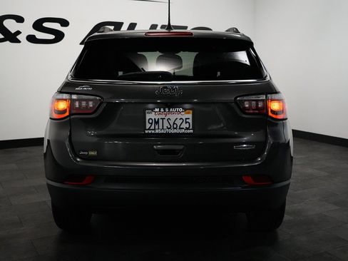 Used 2020 Jeep Compass Latitude FWD image 12