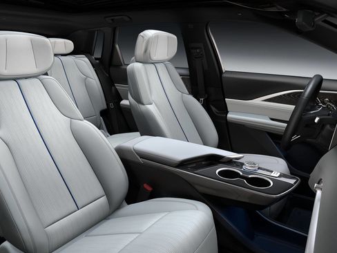 New 2026 Cadillac Lyriq Sport RWD image 33