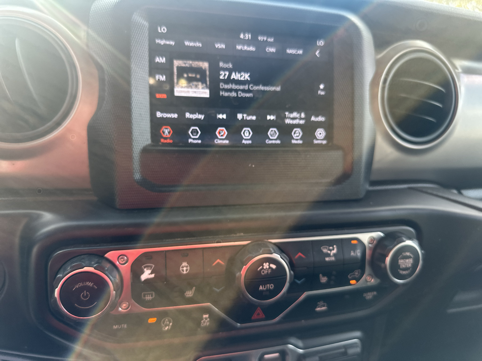 Used 2020 Jeep Gladiator Sport w/ Quick Order Package 24S AWD/4WD image 26