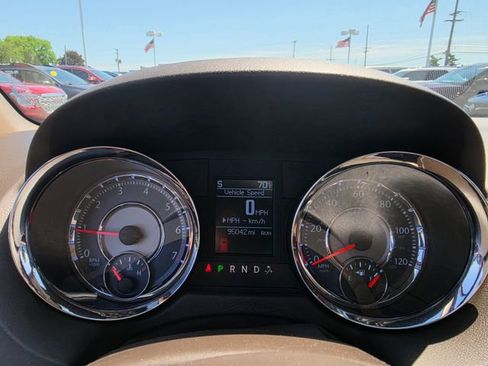 Used 2012 Chrysler Town & Country Touring-L w/ Entertainment Group #2 FWD image 10
