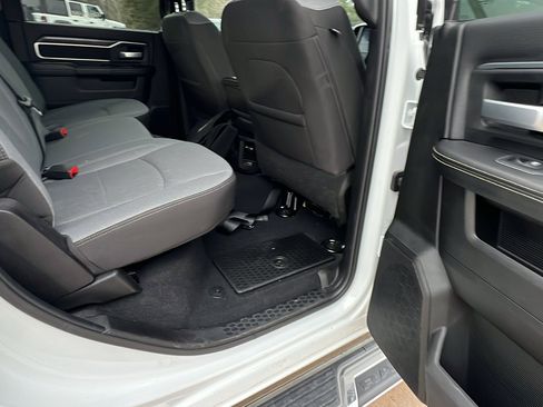 Used 2024 RAM 2500 Big Horn w/ Bed Utility Group image 21