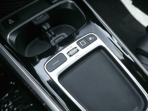 Used 2025 Mercedes-Benz GLB 250 image 18