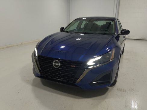 Used 2023 Nissan Altima 2.5 SR AWD/4WD image 15
