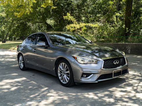 Used 2018 INFINITI Q50 Luxe RWD image 2
