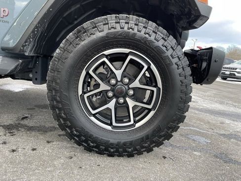 Used 2025 Jeep Gladiator Rubicon w/ Convenience Group image 34