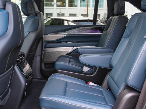 Used 2025 Cadillac Escalade IQ Sport 2 image 21