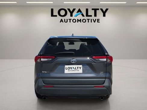 Used 2022 Toyota RAV4 LE image 4