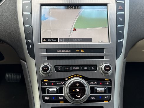 Used 2019 Lincoln MKZ Reserve FWD image 19