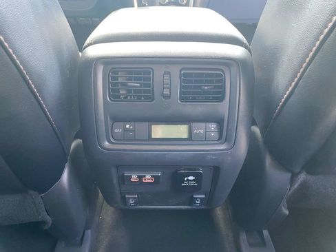 Used 2020 Nissan Pathfinder SL AWD/4WD image 28