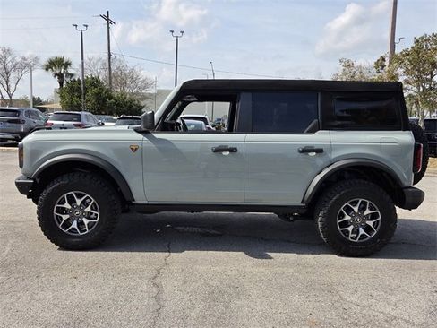 Used 2024 Ford Bronco Badlands image 4
