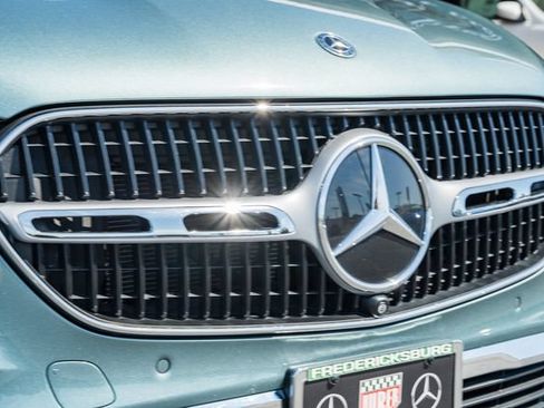 Used 2025 Mercedes-Benz GLC 350e 4MATIC image 9