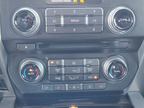 Used 2016 Ford F150 Platinum w/ Equipment Group 701A Luxury image 20