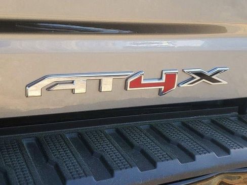 Used 2026 GMC Sierra 2500 AT4X image 5