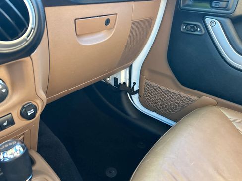 Used 2017 Jeep Wrangler Unlimited Rubicon w/ Dual Top Group image 27