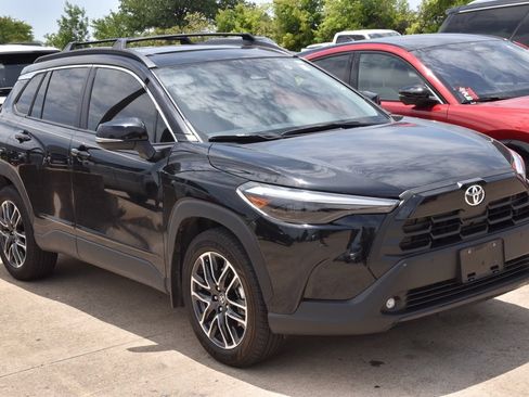 Used 2026 Toyota Corolla Cross XLE w/ Convenience Package FWD image 4