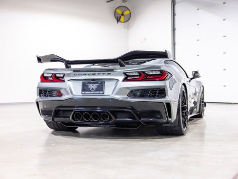 Used 2024 Chevrolet Corvette Z06 w/ Z07 Performance Package RWD image 4