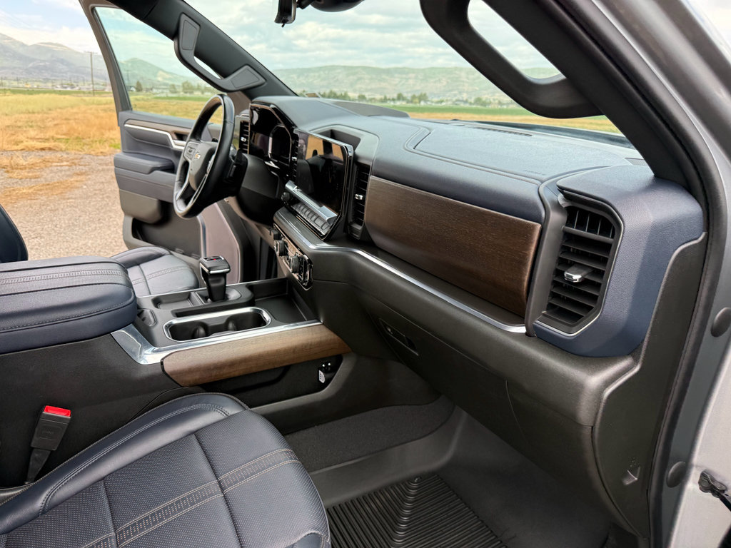 Used 2023 Chevrolet Silverado 1500 High Country w/ Technology Package AWD/4WD image 38