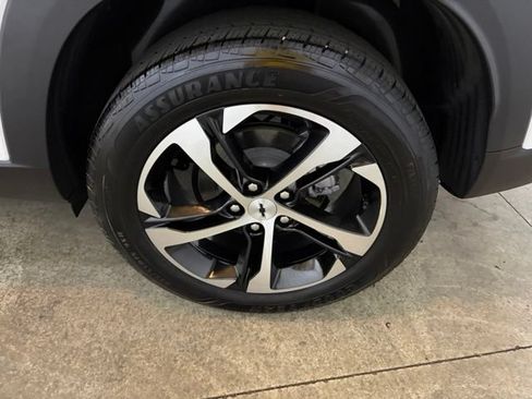 Used 2024 Chevrolet Trax RS w/ Driver Confidence Package FWD image 9