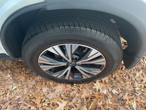 Used 2023 Nissan Rogue SV image 11