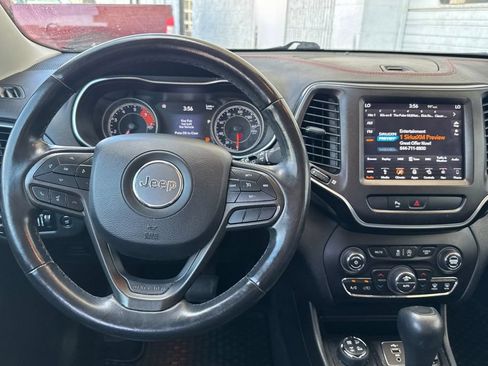 Used 2019 Jeep Cherokee Trailhawk w/ Comfort/Convenience Group AWD/4WD image 14