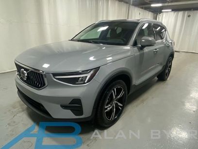 Used 2025 Volvo XC40 B5 Core