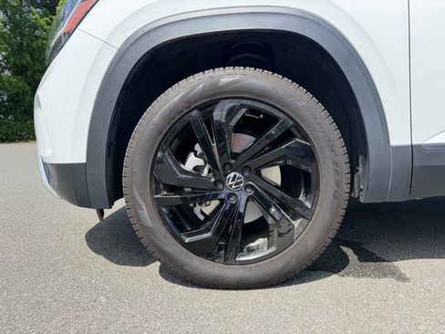 Certified 2023 Volkswagen Atlas SE w/ Black Wheel Package AWD/4WD image 11