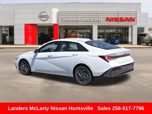 Used 2024 Hyundai Elantra SEL FWD image 6