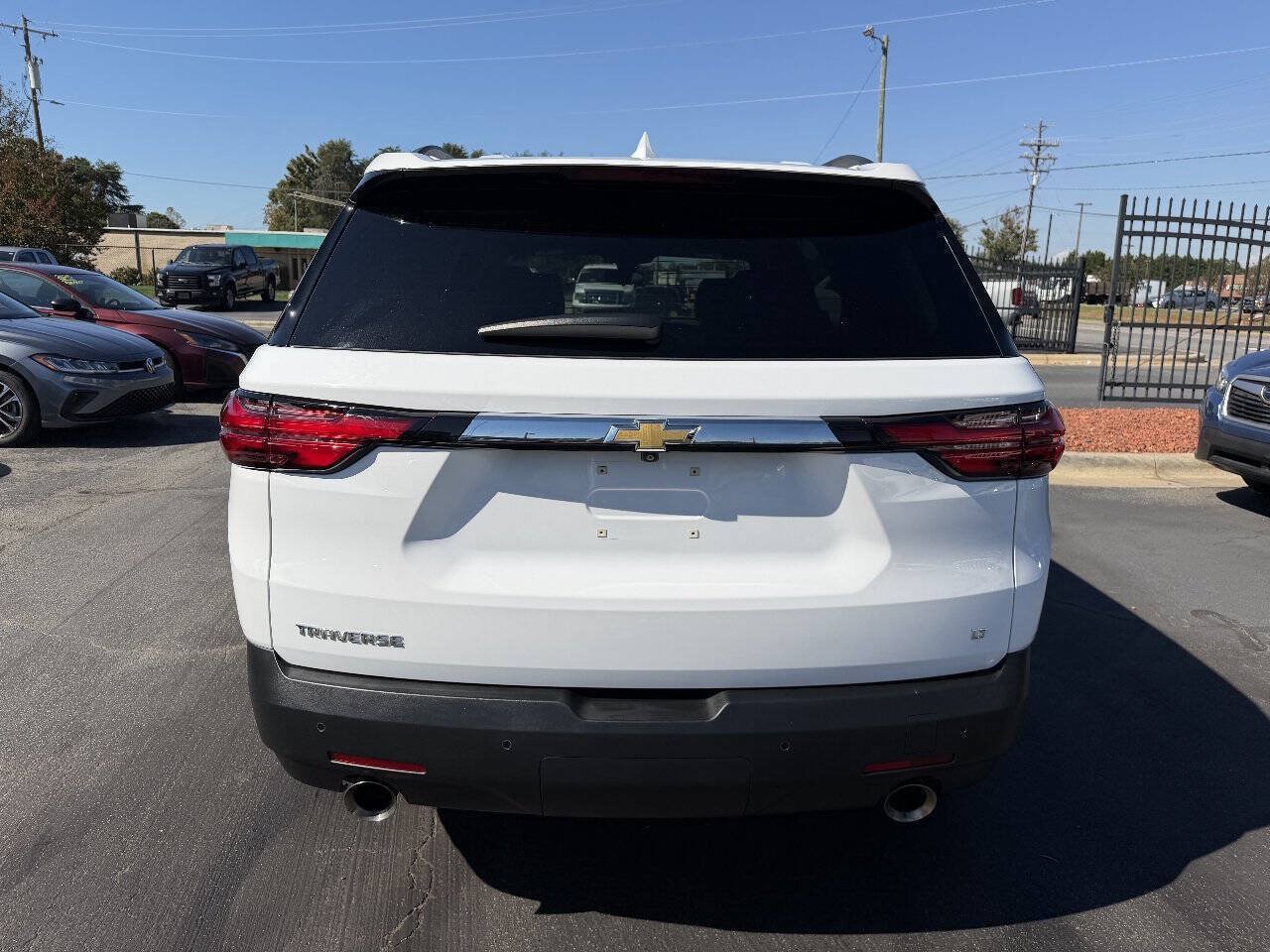 Used 2022 Chevrolet Traverse LT FWD image 6
