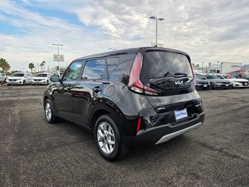 Used 2025 Kia Soul LX w/ LX Technology Package FWD image 10