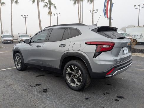 Used 2024 Chevrolet Trax LT w/ Driver Confidence Package image 6