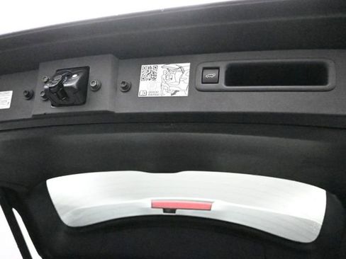 Certified 2024 Toyota Highlander XLE image 39