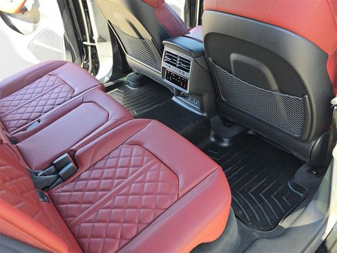 Certified 2025 Audi SQ8 Premium Plus image 11