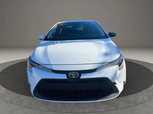 Used 2020 Toyota Corolla LE FWD image 2