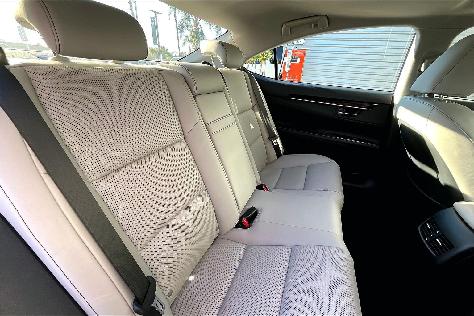 Used 2017 Lexus ES 350 w/ Premium Package FWD image 27