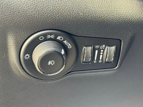 New 2026 Jeep Compass Latitude w/ Sun and Sound Group image 11