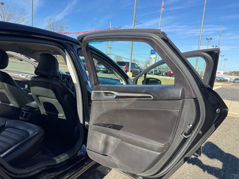 Used 2016 Ford Fusion Energi SE image 19