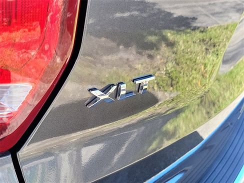 Used 2018 Ford Explorer XLT w/ Equipment Group 202A image 6