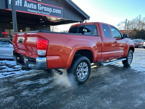 Used 2016 Toyota Tacoma SR5 image 12