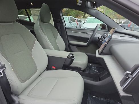 New 2025 Volvo EX30 Plus w/ Protection Package Premier image 18