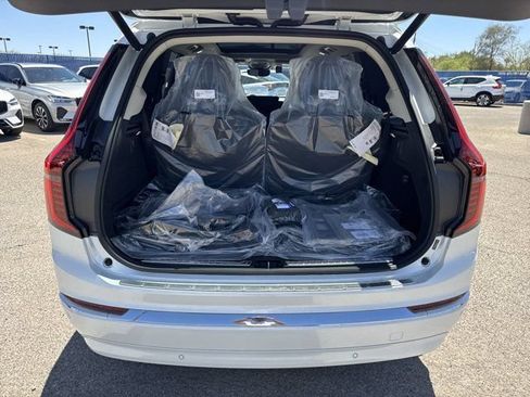 Certified 2025 Volvo XC90 T8 Ultra w/ Protection Package Premier AWD/4WD image 8