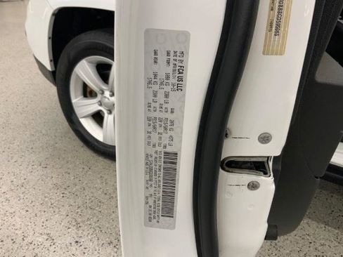 Used 2016 Jeep Compass Sport AWD/4WD image 40