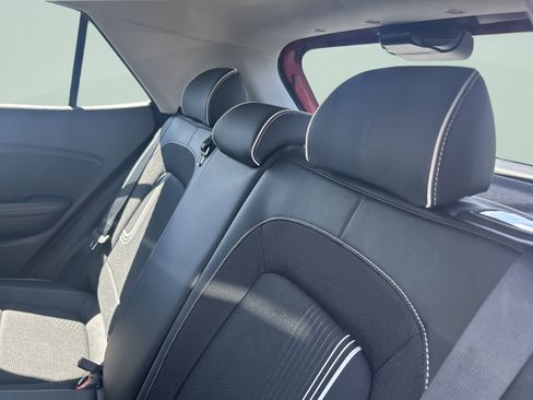 Used 2022 Hyundai Venue Limited FWD image 15