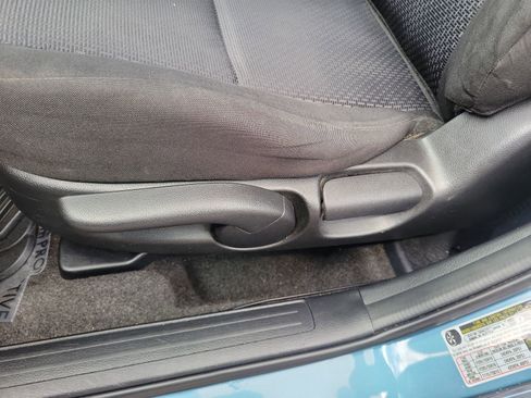Used 2010 MAZDA MAZDA3 i Touring FWD image 12