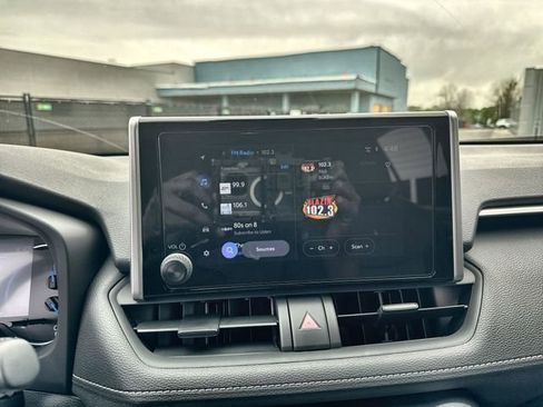 Used 2025 Toyota RAV4 XLE image 25