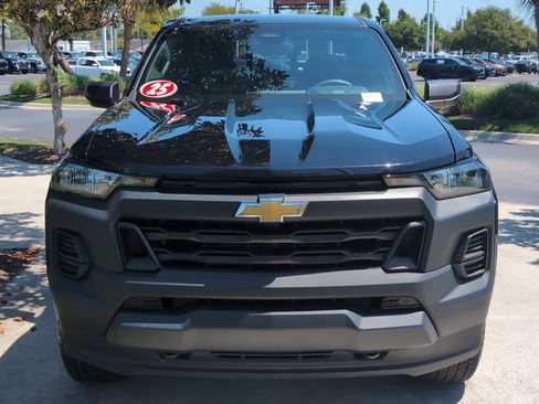 Used 2025 Chevrolet Colorado W/T AWD/4WD image 3