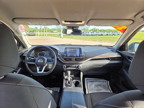 Used 2024 Nissan Altima 2.5 SV FWD image 21
